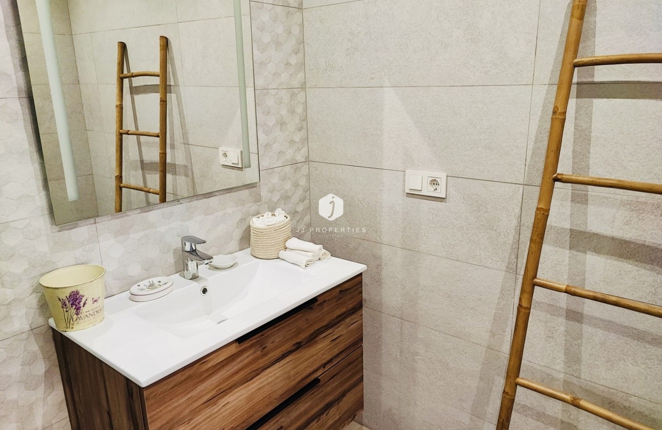 Z drugiej ręki - Mieszkanie w bloku -
Torrevieja - Costa Blanca