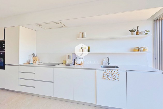 Z drugiej ręki - Daszek -
Torrevieja - Costa Blanca