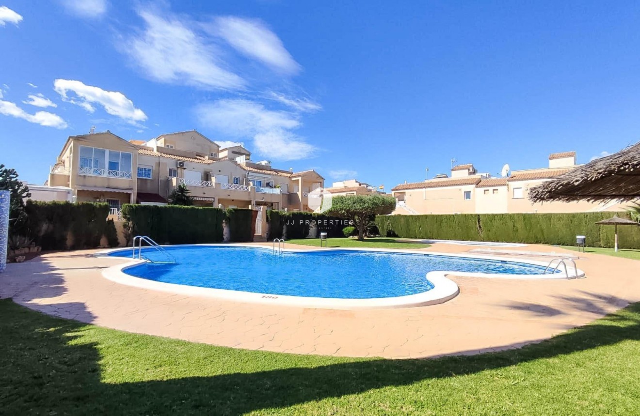 Z drugiej ręki - Bungalow -
Torrevieja - Parque Acuático - Sector 25