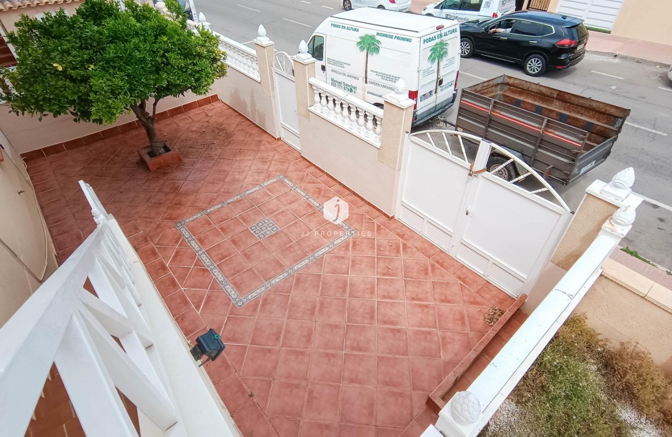 Z drugiej ręki - Bungalow -
Torrevieja - Parque Acuático - Sector 25