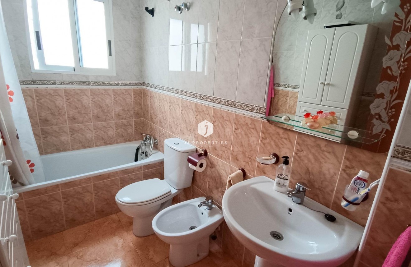 Z drugiej ręki - Bungalow -
Torrevieja - Parque Acuático - Sector 25