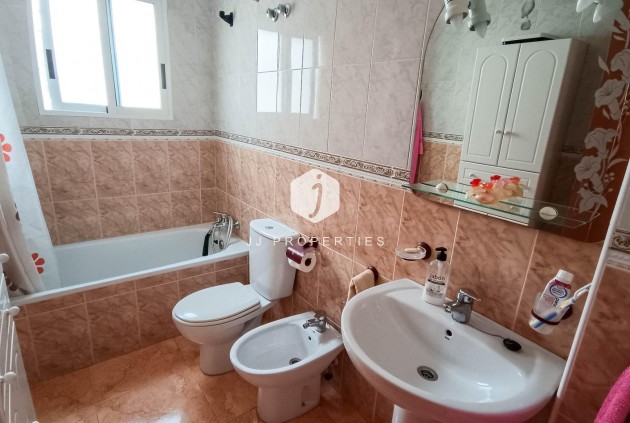 Z drugiej ręki - Bungalow -
Torrevieja - Parque Acuático - Sector 25