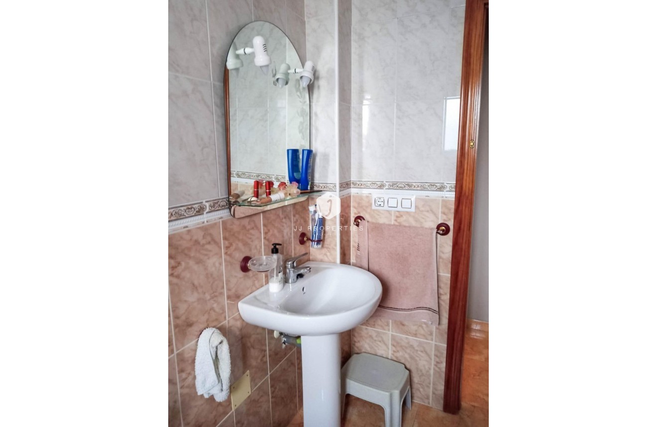 Z drugiej ręki - Bungalow -
Torrevieja - Parque Acuático - Sector 25