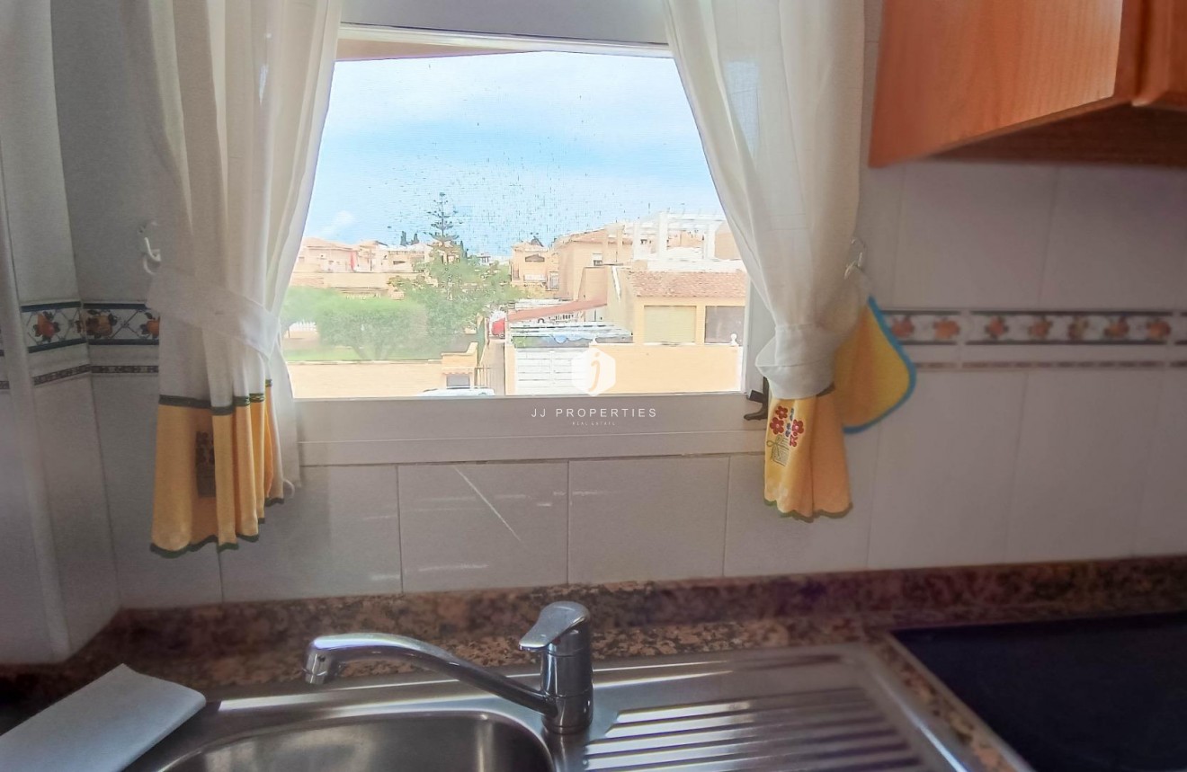 Z drugiej ręki - Bungalow -
Torrevieja - Parque Acuático - Sector 25