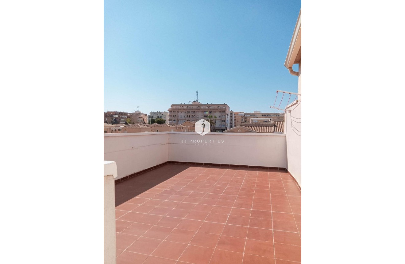 Z drugiej ręki - Bungalow -
Torrevieja - Parque Acuático - Sector 25