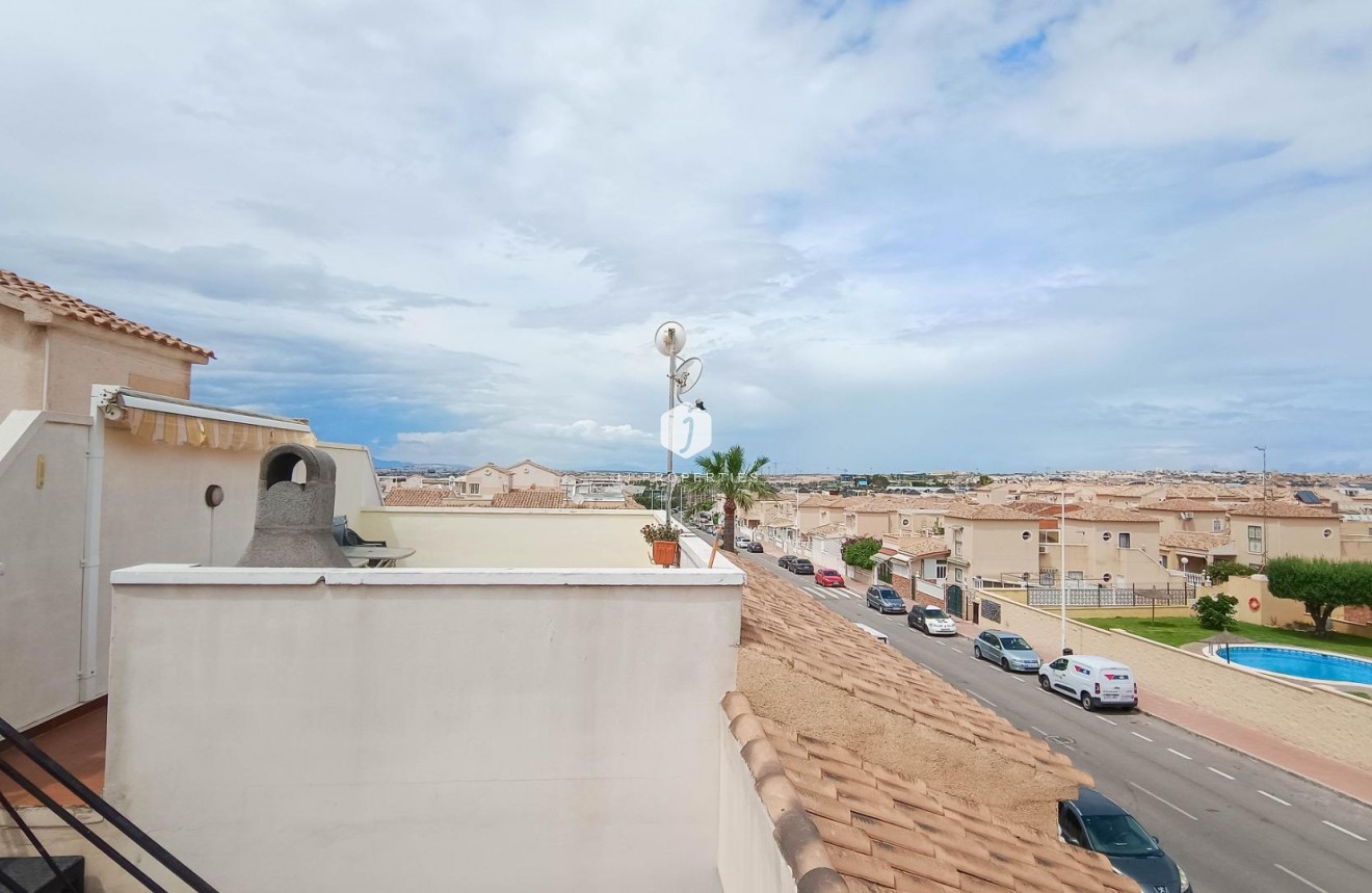 Z drugiej ręki - Bungalow -
Torrevieja - Parque Acuático - Sector 25