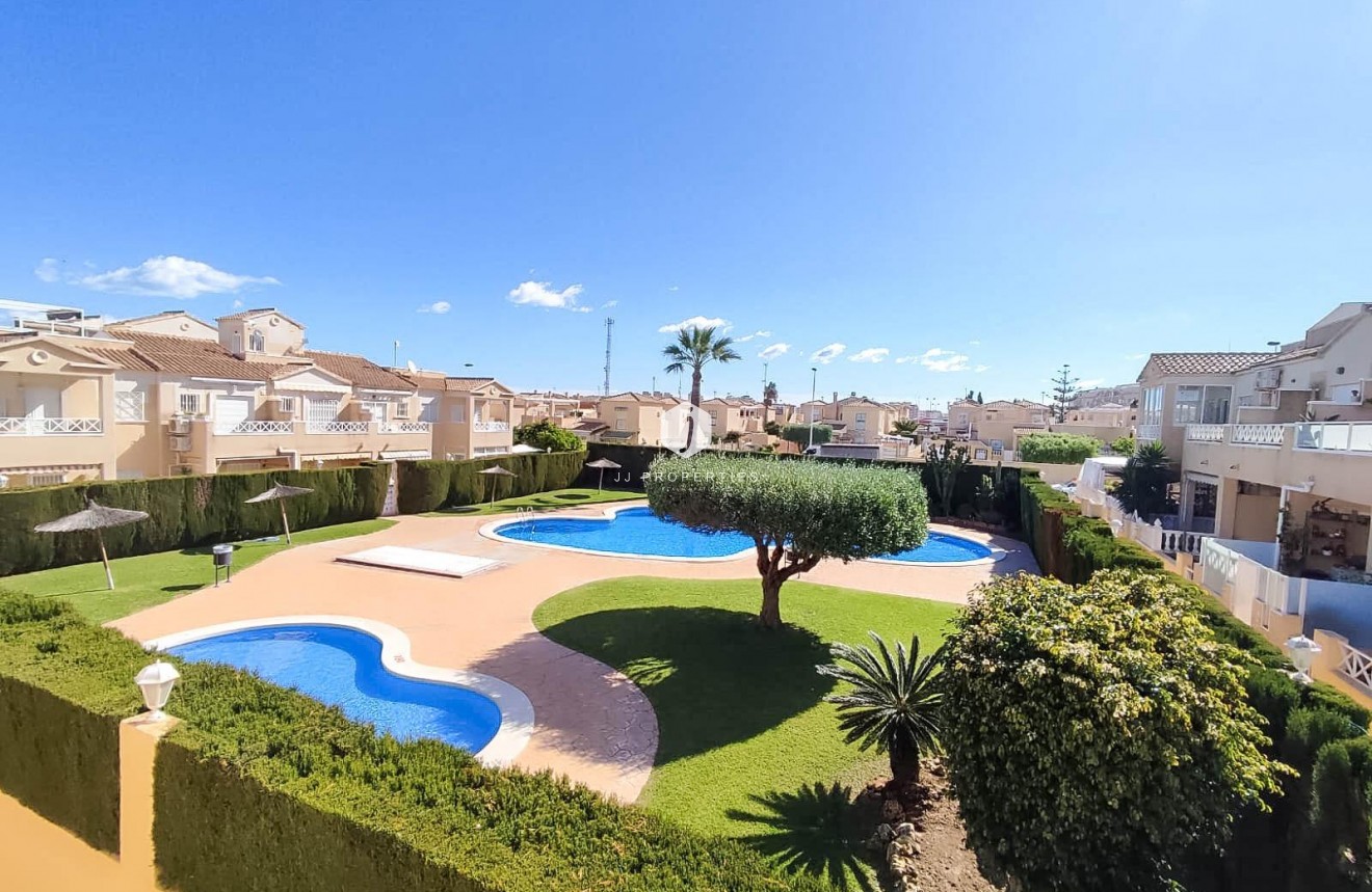 Z drugiej ręki - Bungalow -
Torrevieja - Parque Acuático - Sector 25