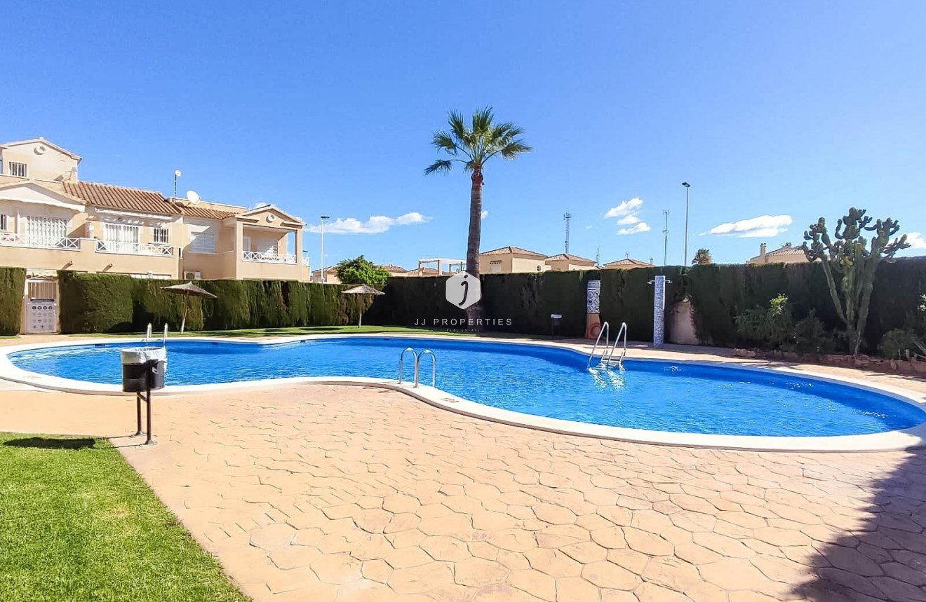 Z drugiej ręki - Bungalow -
Torrevieja - Parque Acuático - Sector 25