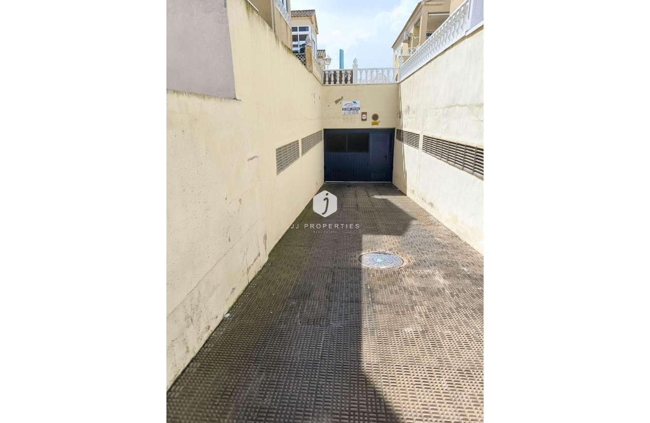 Z drugiej ręki - Bungalow -
Torrevieja - Parque Acuático - Sector 25