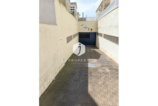 Z drugiej ręki - Bungalow -
Torrevieja - Parque Acuático - Sector 25