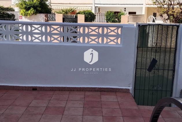 Z drugiej ręki - Szalet -
Torrevieja - Los Balcones