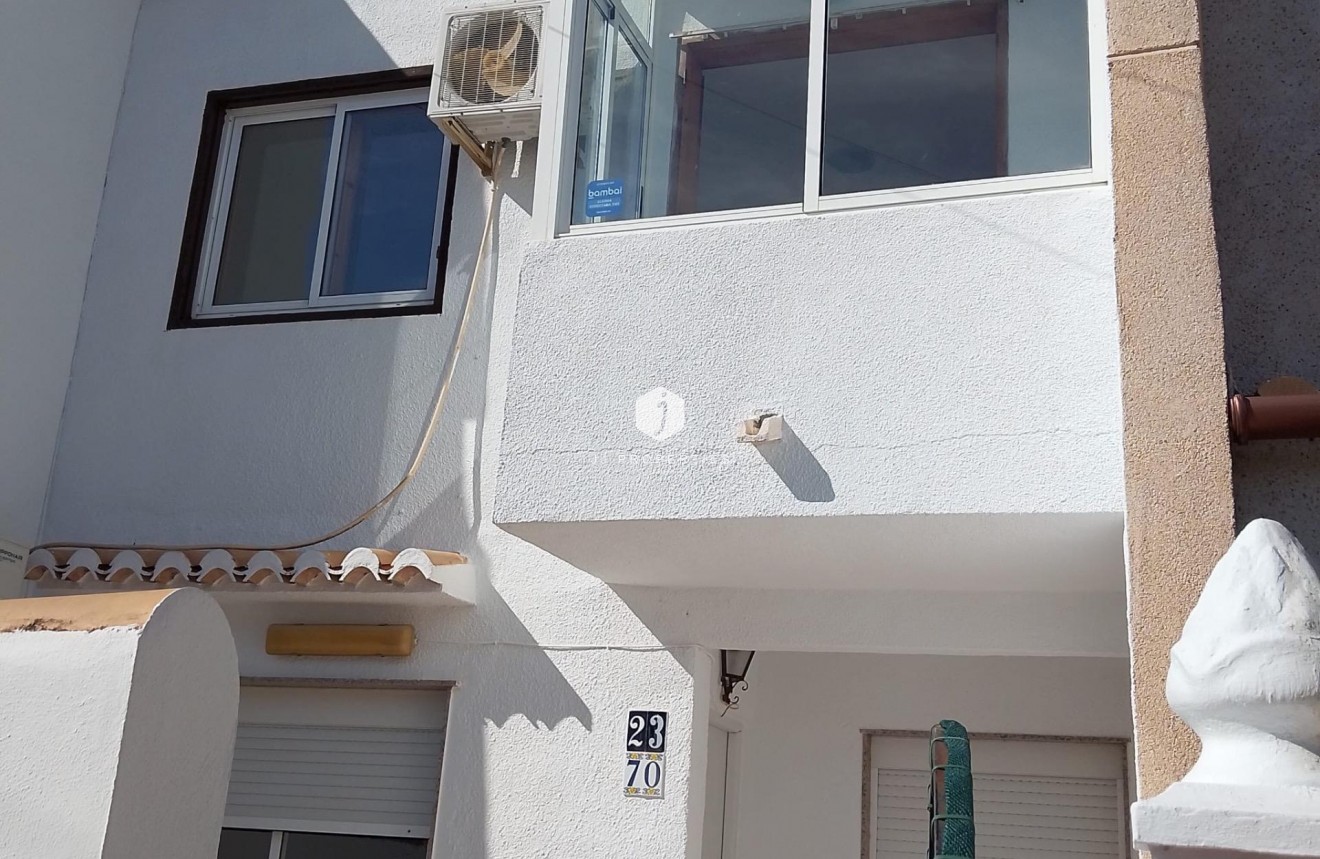 Z drugiej ręki - Szalet -
Torrevieja - Los Balcones