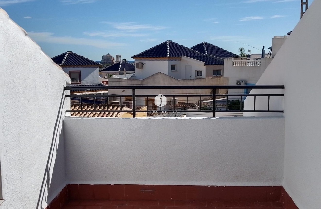 Z drugiej ręki - Szalet -
Torrevieja - Los Balcones