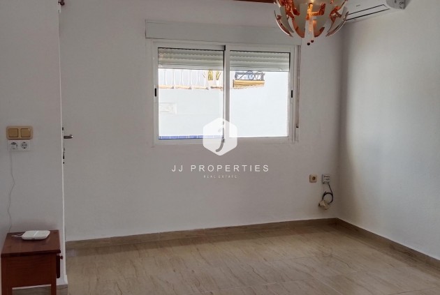 Z drugiej ręki - Szalet -
Torrevieja - Los Balcones