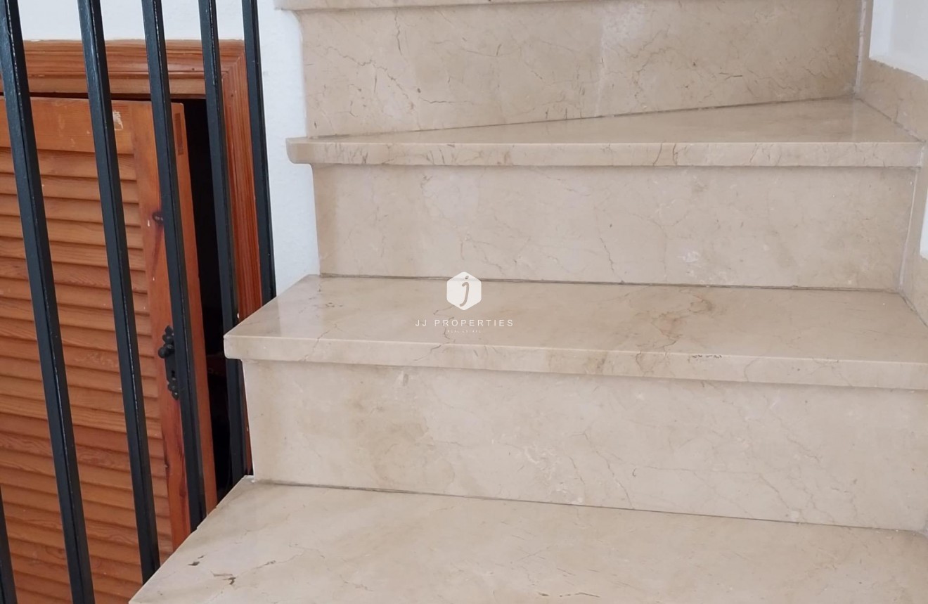 Z drugiej ręki - Szalet -
Torrevieja - Los Balcones