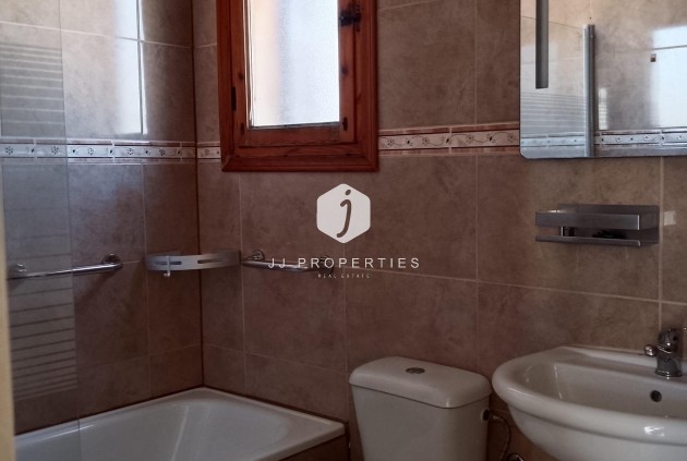 Z drugiej ręki - Szalet -
Torrevieja - Los Balcones