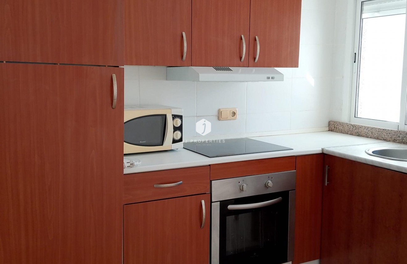 Z drugiej ręki - Szalet -
Torrevieja - Los Balcones