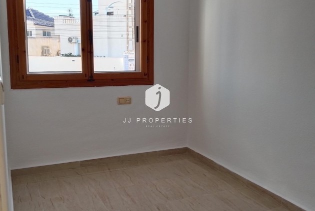 Z drugiej ręki - Szalet -
Torrevieja - Los Balcones