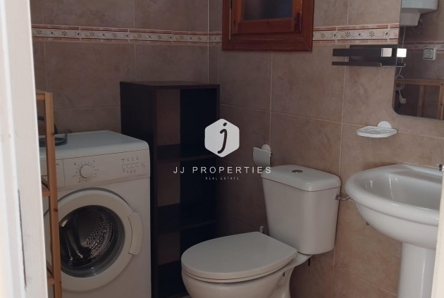 Z drugiej ręki - Szalet -
Torrevieja - Los Balcones