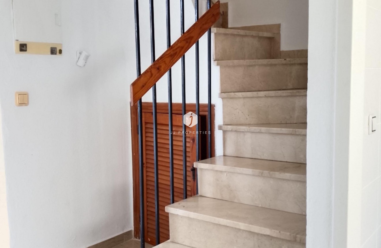 Z drugiej ręki - Szalet -
Torrevieja - Los Balcones