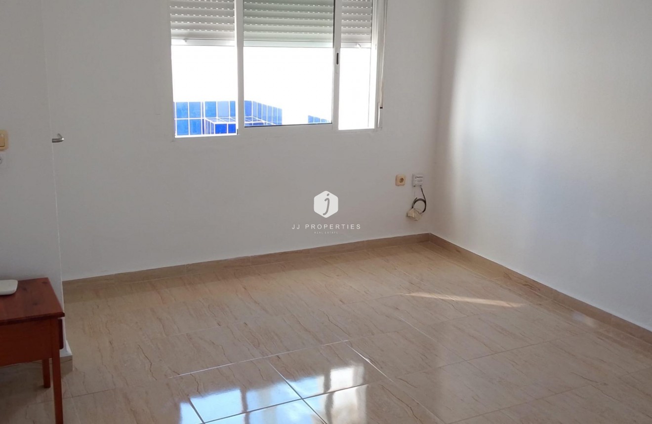 Z drugiej ręki - Szalet -
Torrevieja - Los Balcones