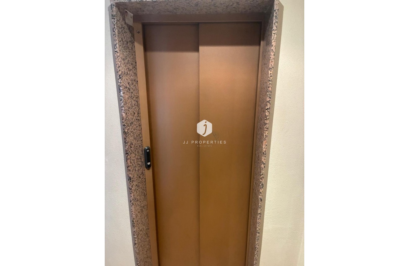 Z drugiej ręki - Mieszkanie w bloku -
Almoradí - centro