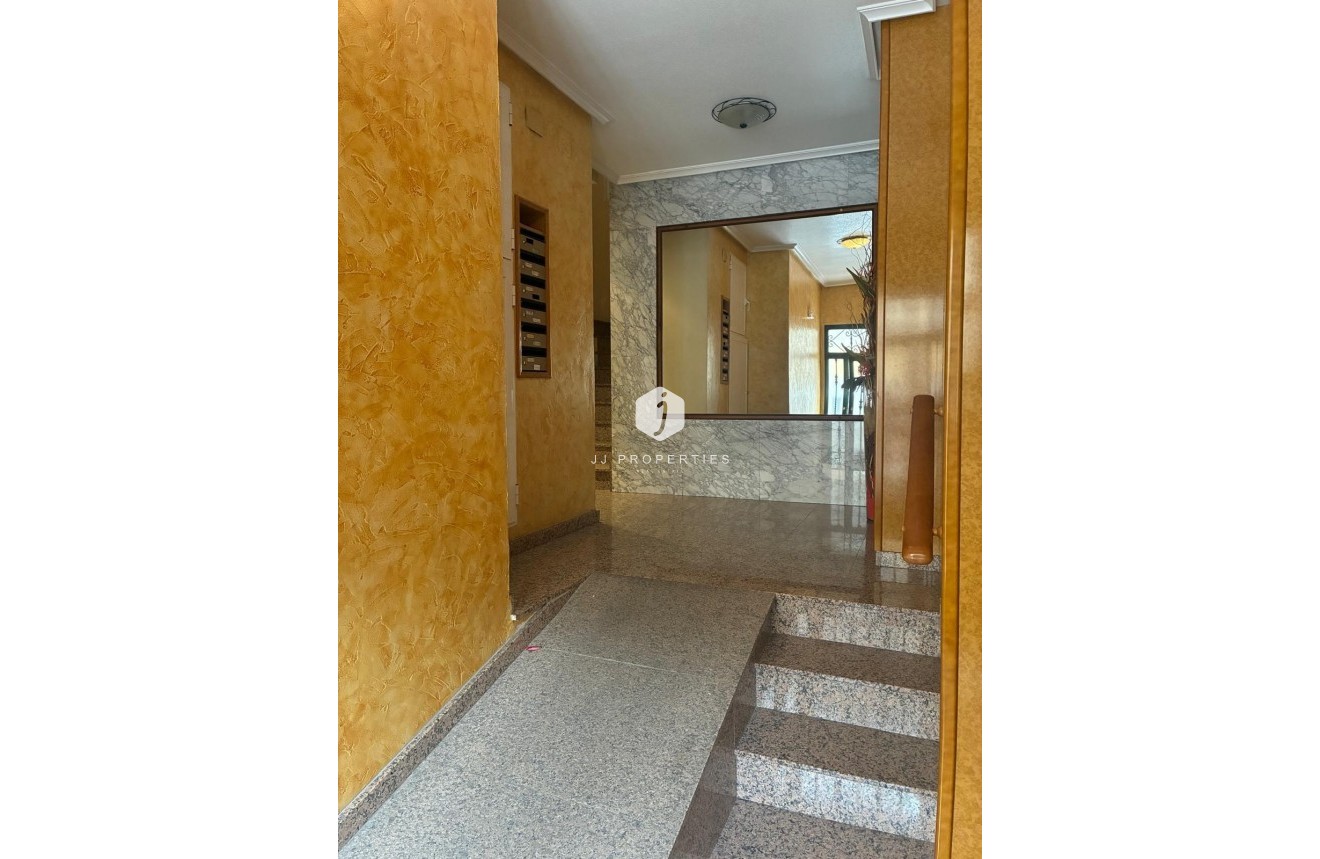 Z drugiej ręki - Mieszkanie w bloku -
Almoradí - centro