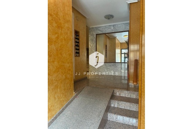 Z drugiej ręki - Mieszkanie w bloku -
Almoradí - centro