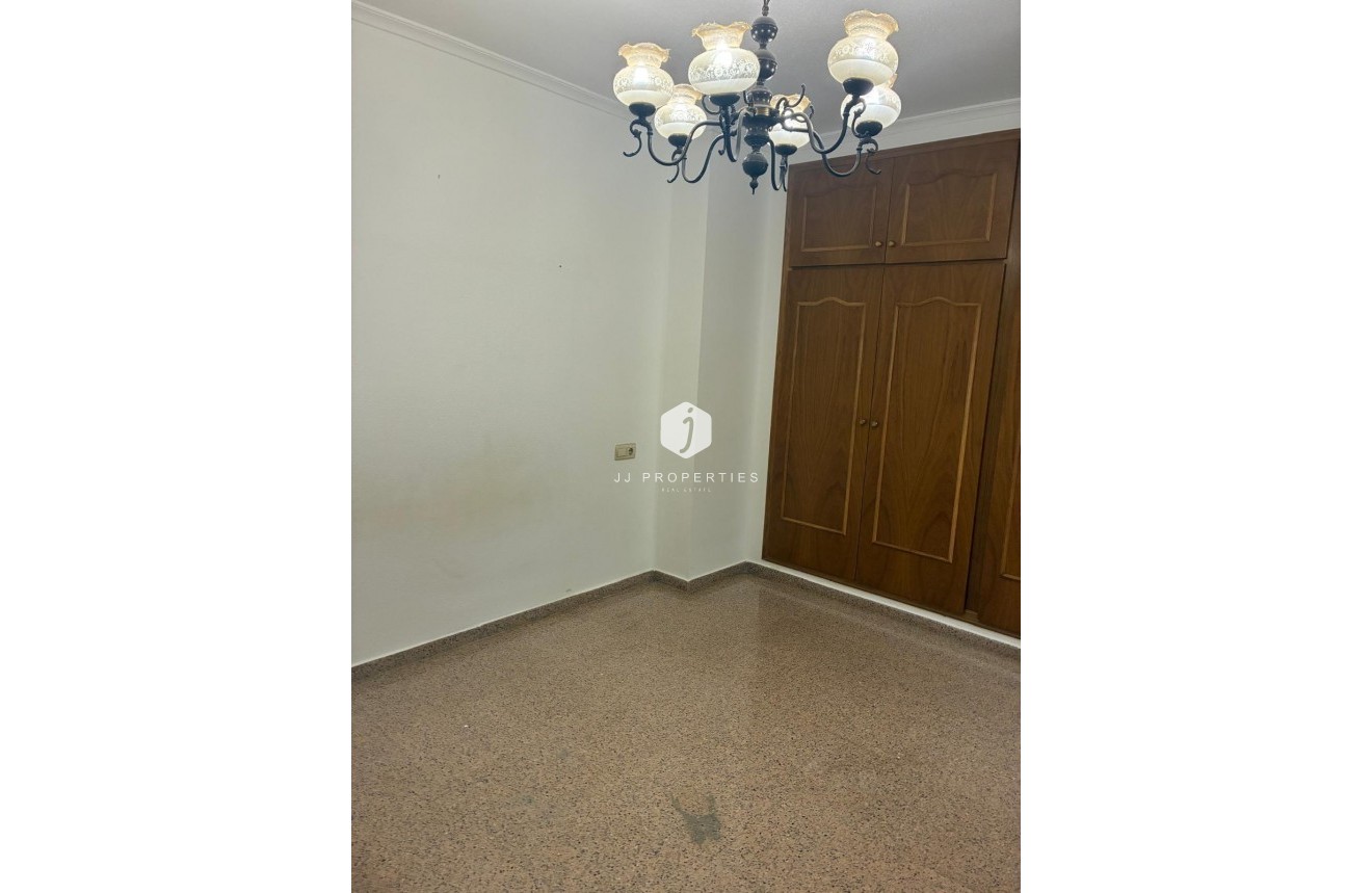 Z drugiej ręki - Mieszkanie w bloku -
Almoradí - centro