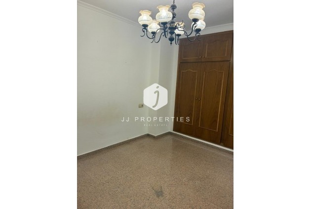 Z drugiej ręki - Mieszkanie w bloku -
Almoradí - centro