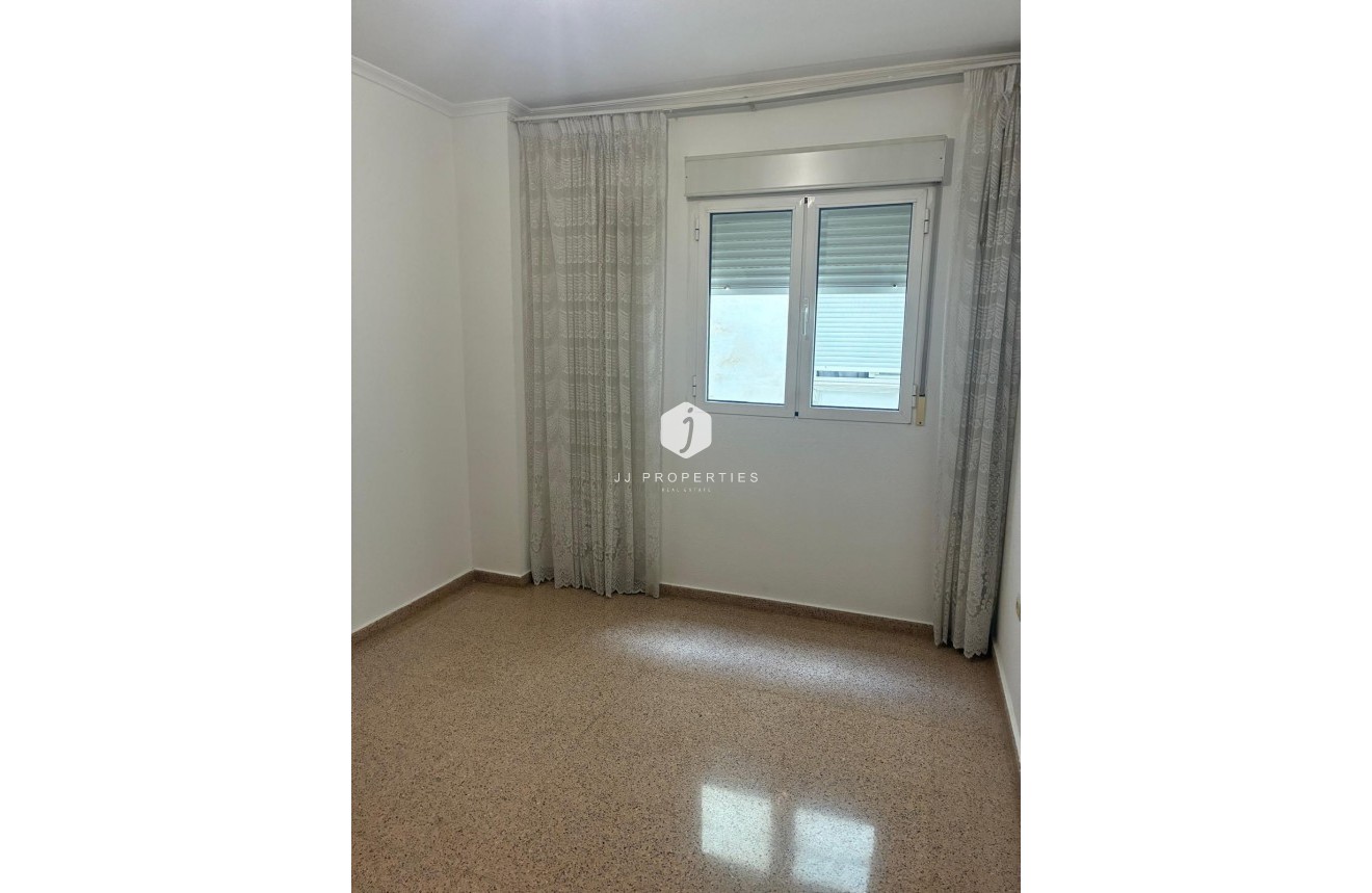 Z drugiej ręki - Mieszkanie w bloku -
Almoradí - centro