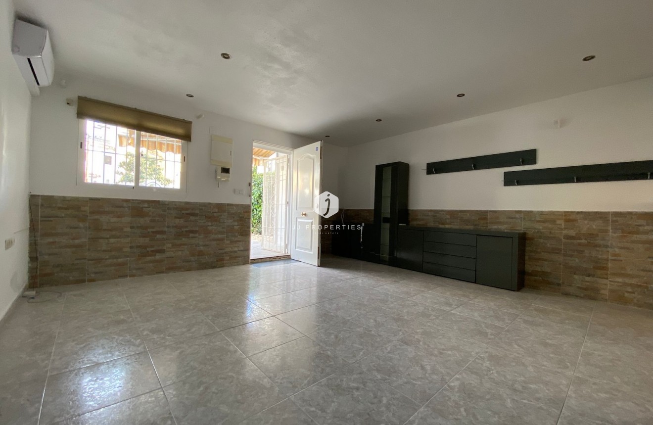 Z drugiej ręki - Szalet -
Los Balcones - Costa Blanca