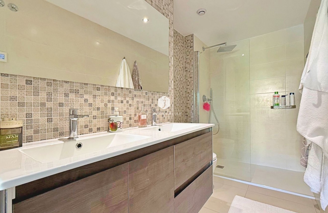 Z drugiej ręki - Mieszkanie w bloku -
Torrevieja - Costa Blanca