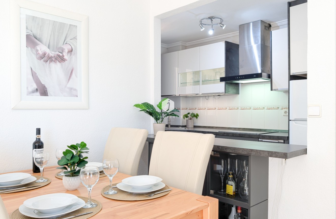 Z drugiej ręki - Mieszkanie w bloku -
Torrevieja - Costa Blanca