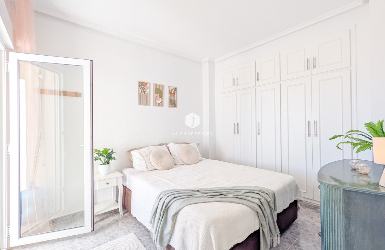 Z drugiej ręki - Mieszkanie w bloku -
Torrevieja - Costa Blanca