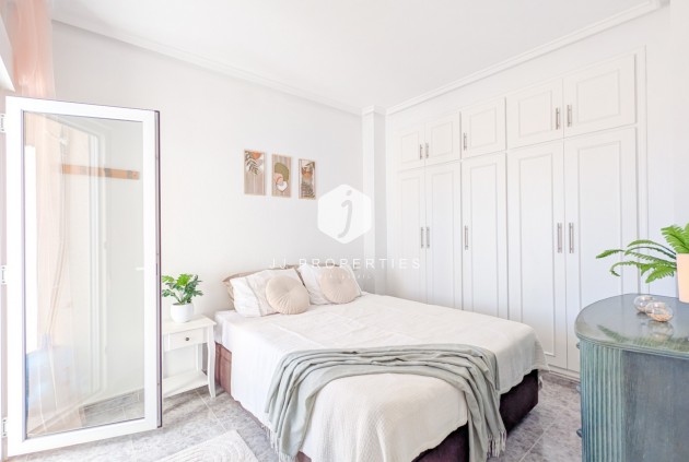 Z drugiej ręki - Mieszkanie w bloku -
Torrevieja - Costa Blanca