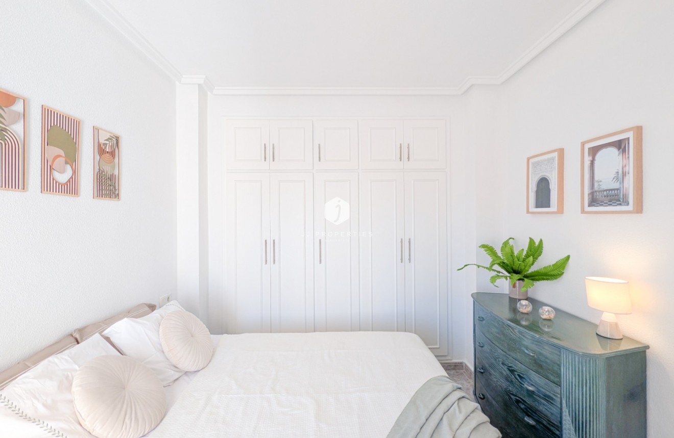 Z drugiej ręki - Mieszkanie w bloku -
Torrevieja - Costa Blanca