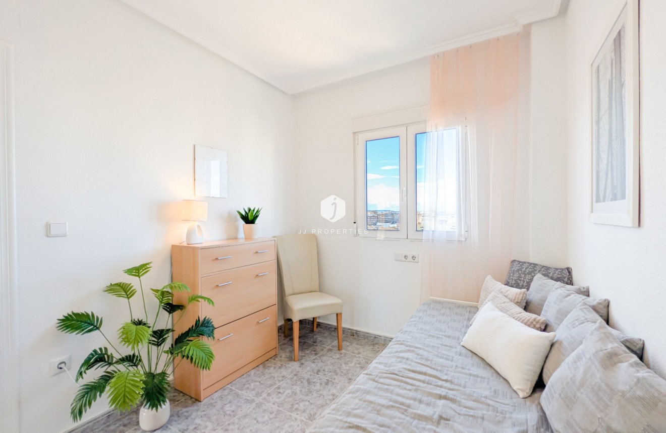 Z drugiej ręki - Mieszkanie w bloku -
Torrevieja - Costa Blanca