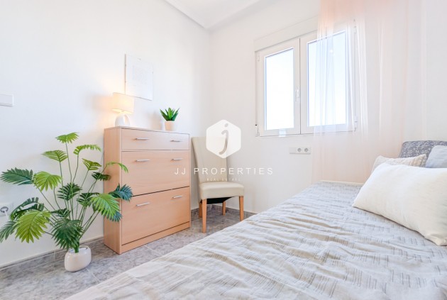 Z drugiej ręki - Mieszkanie w bloku -
Torrevieja - Costa Blanca