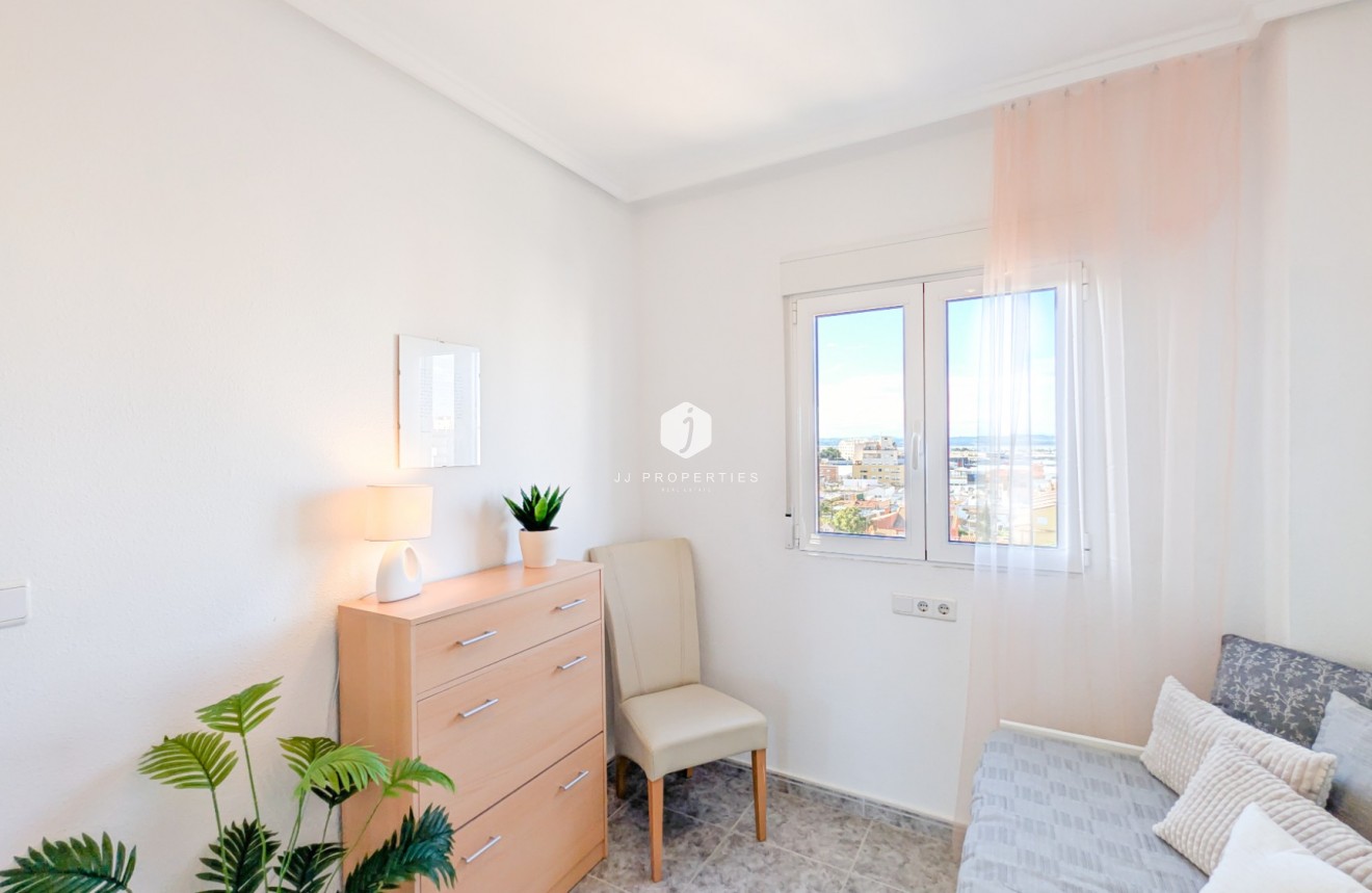 Z drugiej ręki - Mieszkanie w bloku -
Torrevieja - Costa Blanca