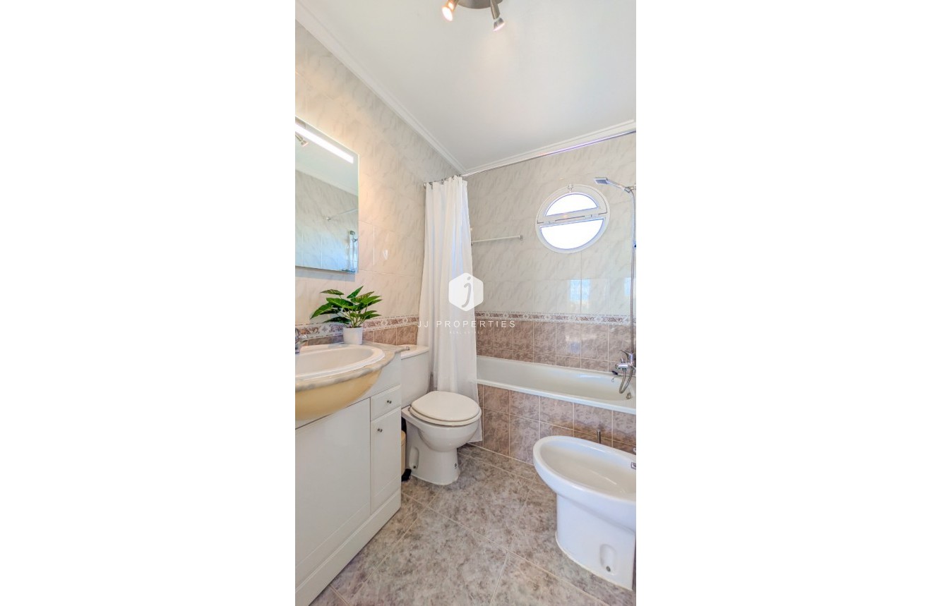 Z drugiej ręki - Mieszkanie w bloku -
Torrevieja - Costa Blanca