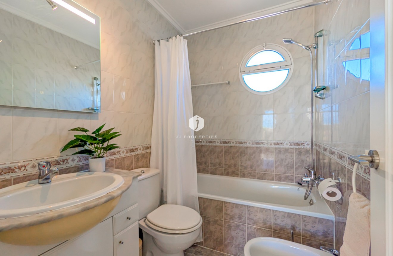 Z drugiej ręki - Mieszkanie w bloku -
Torrevieja - Costa Blanca