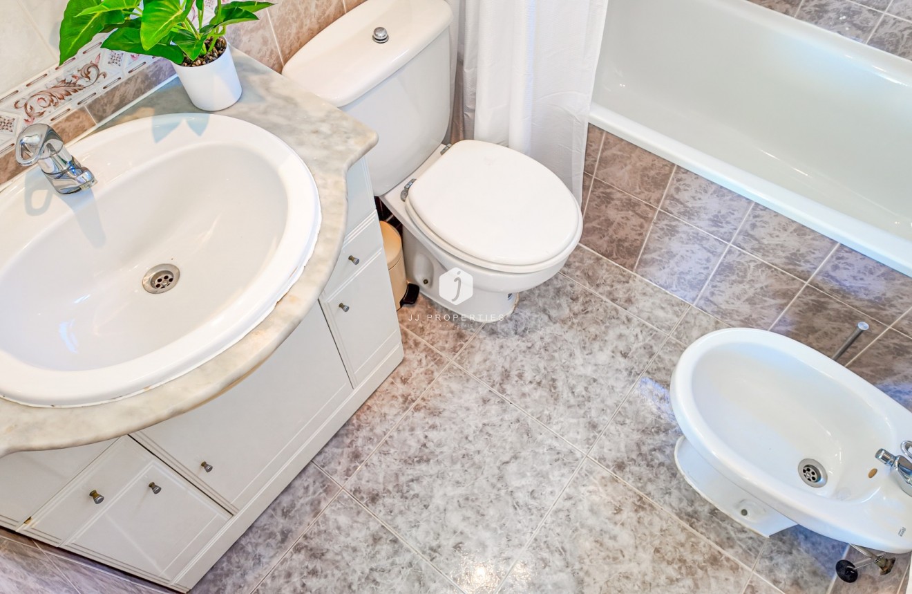 Z drugiej ręki - Mieszkanie w bloku -
Torrevieja - Costa Blanca