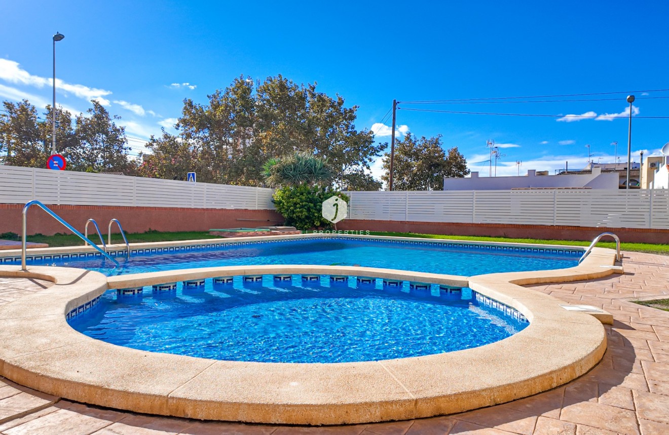 Z drugiej ręki - Mieszkanie w bloku -
Torrevieja - Costa Blanca