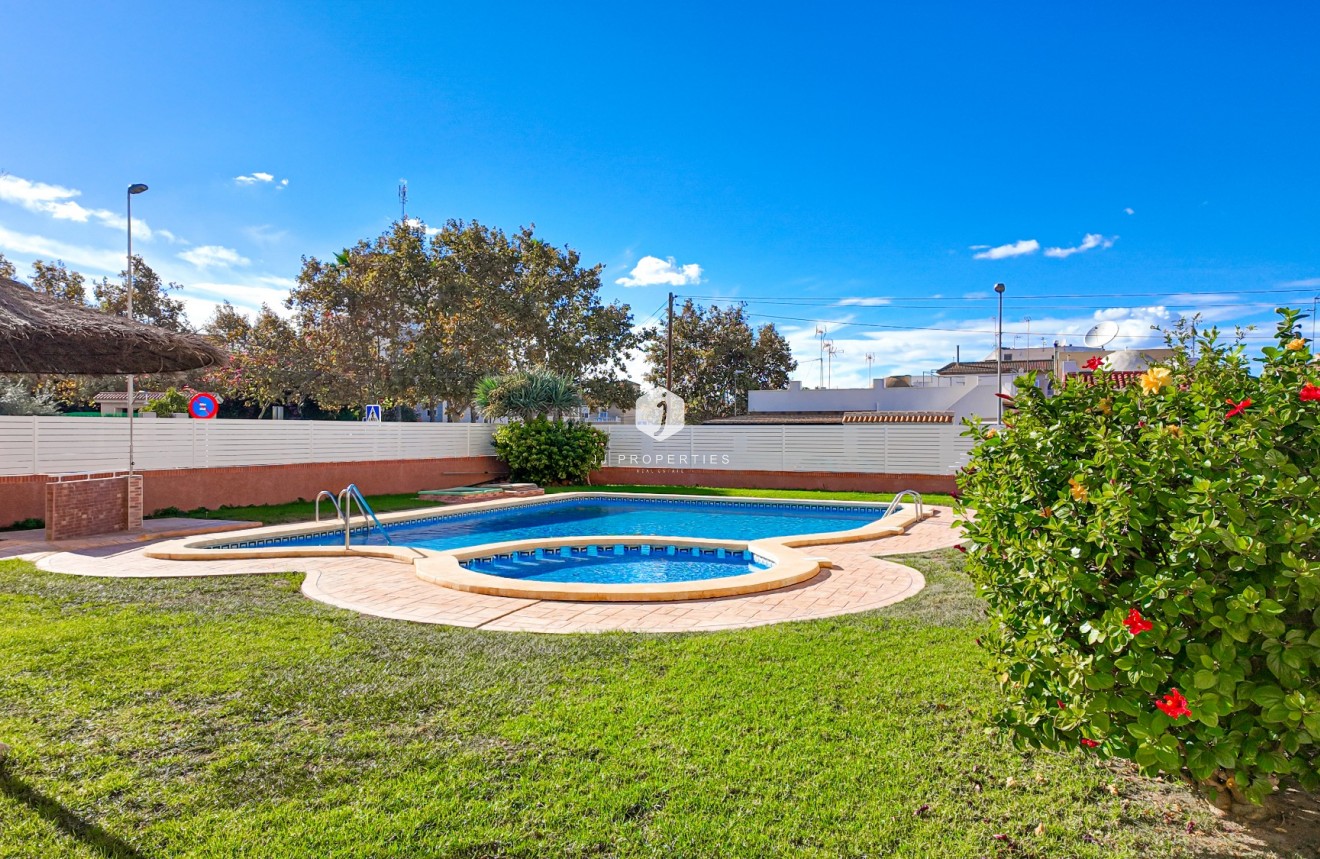 Z drugiej ręki - Mieszkanie w bloku -
Torrevieja - Costa Blanca