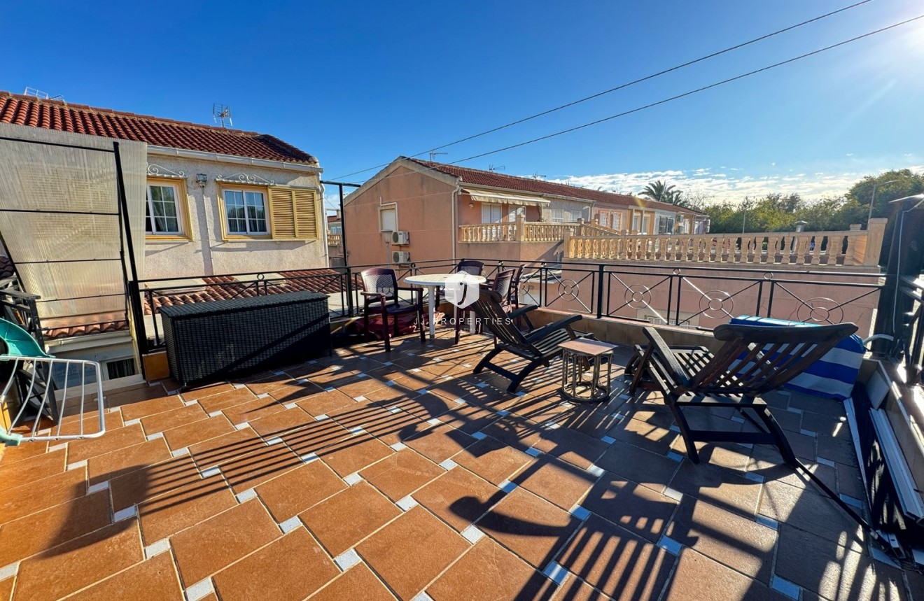 Z drugiej ręki - Szalet -
Torrevieja - Costa Blanca