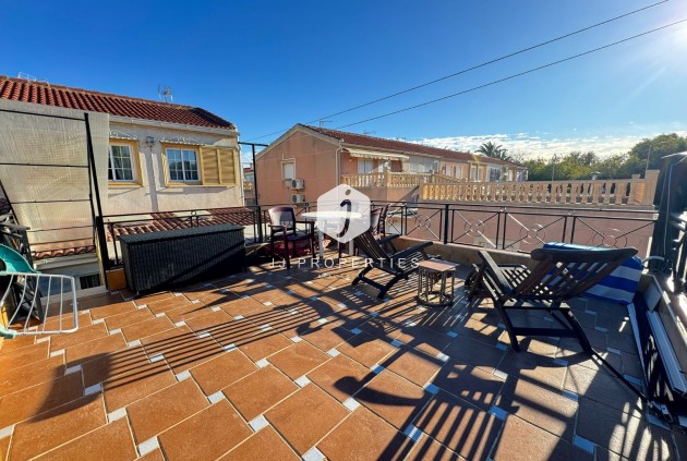 Z drugiej ręki - Szalet -
Torrevieja - Costa Blanca