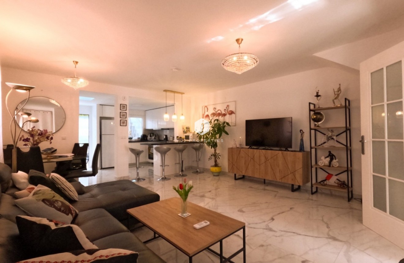 Z drugiej ręki - Szalet -
Torrevieja - Costa Blanca