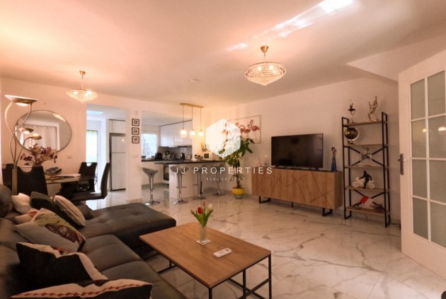 Z drugiej ręki - Szalet -
Torrevieja - Costa Blanca