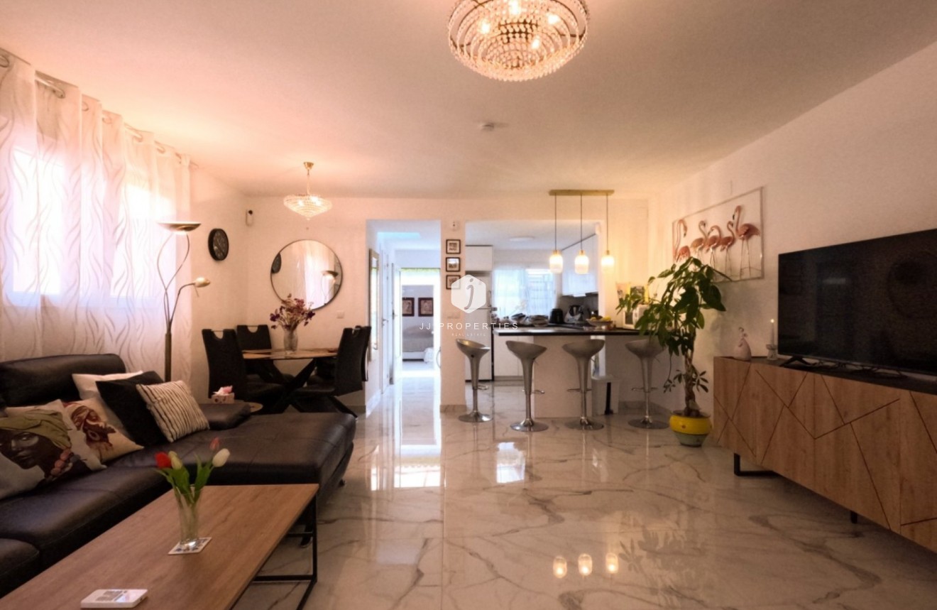 Z drugiej ręki - Szalet -
Torrevieja - Costa Blanca